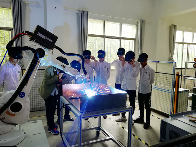 江西学校学生实训演练.jpg